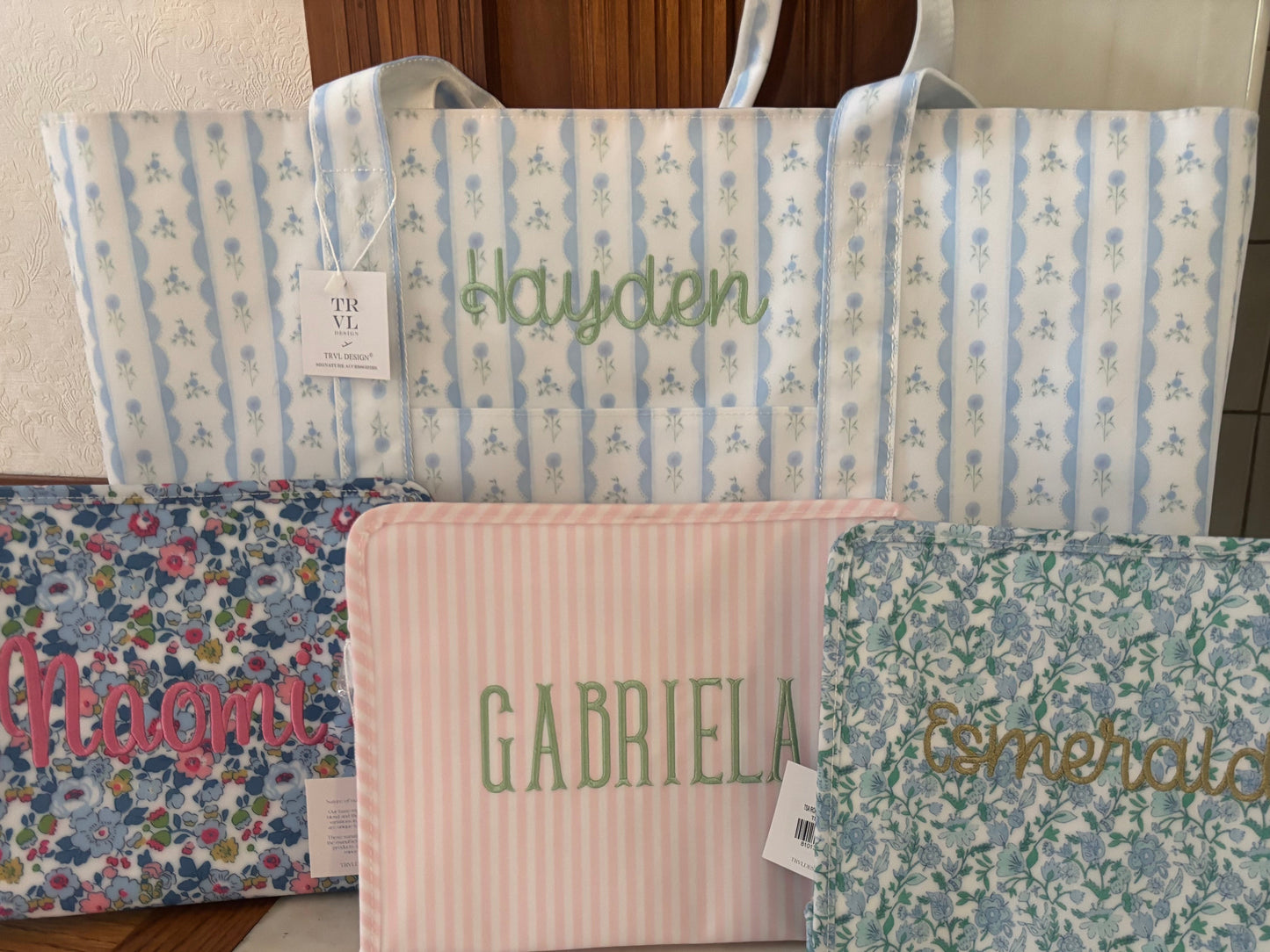 TRVL DESIGN JUMBO TOTE BLUE RIBBON FLORAL